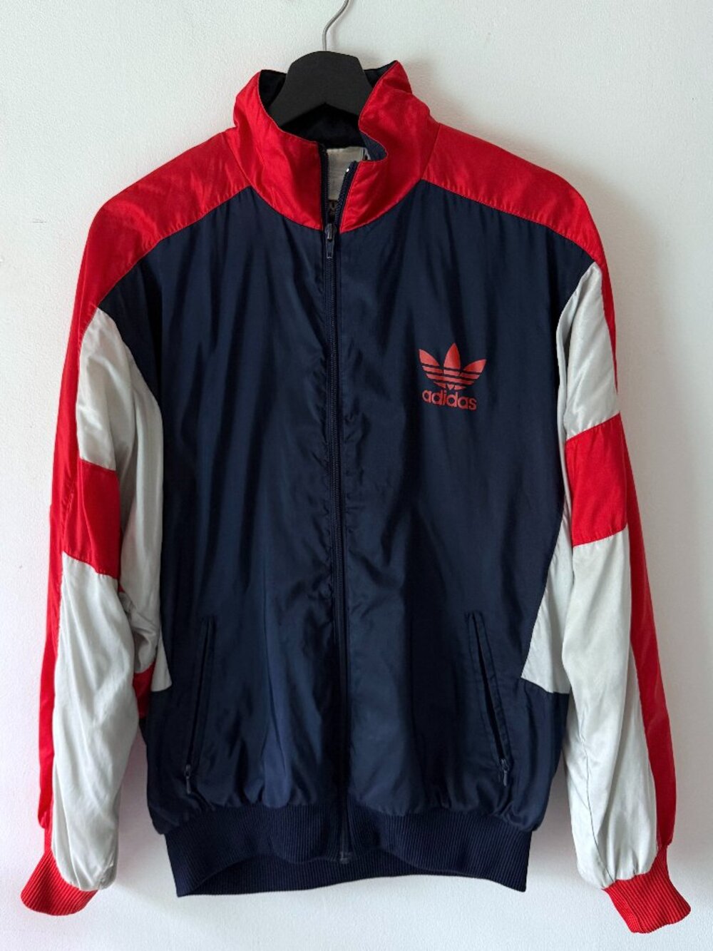Vintage 90s Adidas windbreaker jacket (men’s S–M)